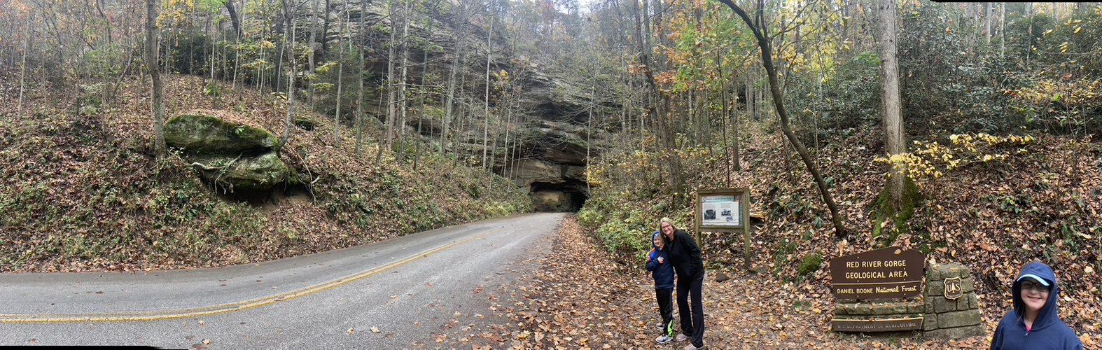 nada tunnel red river gorge ky Nada Tunnel entrance in Red River Gorge, KY. People stand by a sign for the Red River Gorge Geological Area.