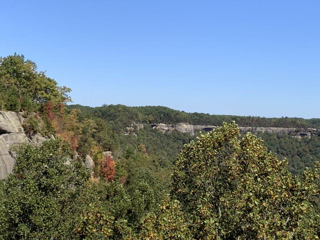 rock formations at the red river gorge in kentucky Scenic view of rock formations and lush forests at Red River Gorge, Kentucky.